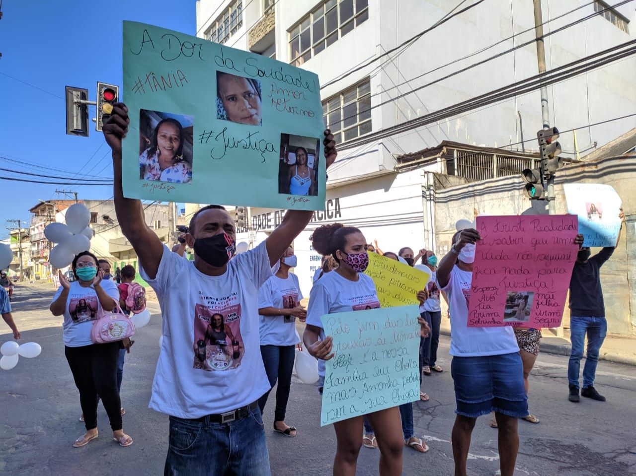 Familiares pedem justiça (Foto: Júlia Afonso)