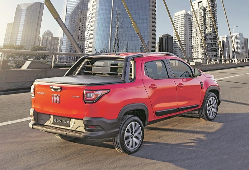 Além de renovação visual, cabine dupla agora tem 4 portas e capacidade para 5 passageiros (Foto: Divulgação/Assessoria Fiat)