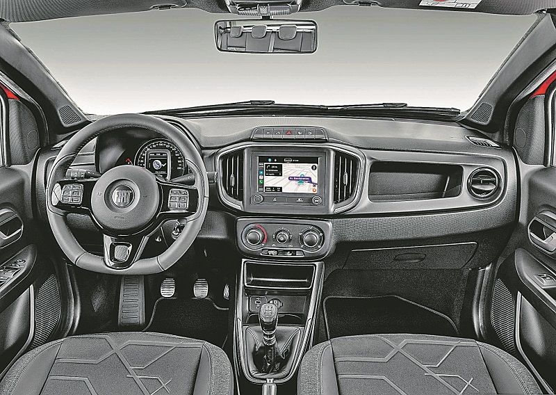  Além de renovação visual, cabine dupla agora tem 4 portas e capacidade para 5 passageiros (Foto:  Divulgação/Assessoria Fiat)