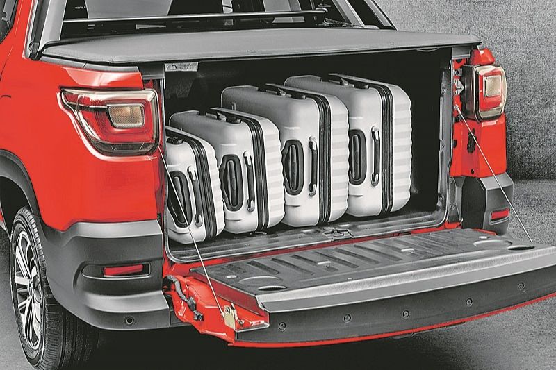 Além de renovação visual, cabine dupla agora tem 4 portas e capacidade para 5 passageiros (Foto: Divulgação/Assessoria Fiat)