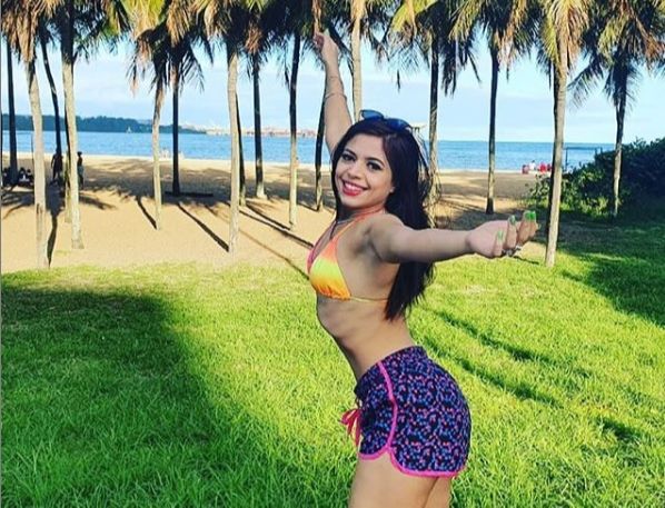 Flavia Tamaio compartilhou fotos na Praia de Camburi. (Foto: Reprodução/Instagram)
