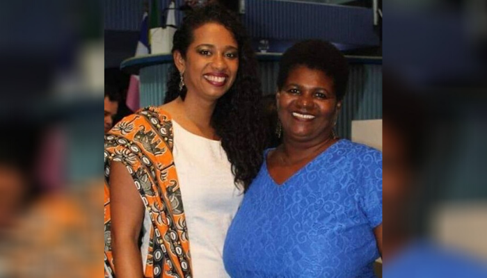 Maria Helena Pereira, juntamente com a filha Fernanda, fundou o Instituto Mão na Massa em Jesus de Nazareth, Vitória (Foto: Divulgação)
