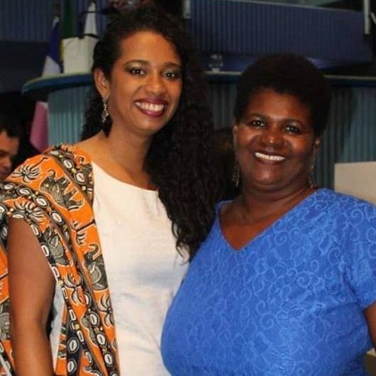 Maria Helena Pereira, juntamente com a filha Fernanda, fundou o Instituto Mão na Massa em Jesus de Nazareth, Vitória (Foto: Divulgação)