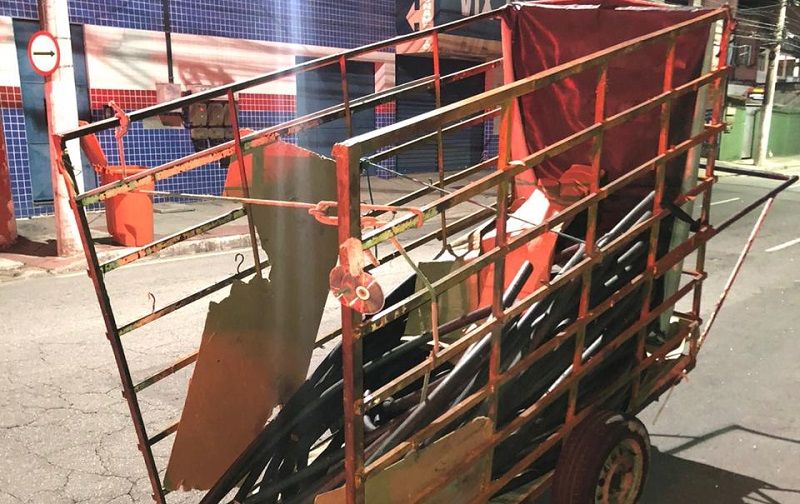 Carrinho onde casal transportava fio furtados da Ponte de Passagem (Foto: Divulgação)