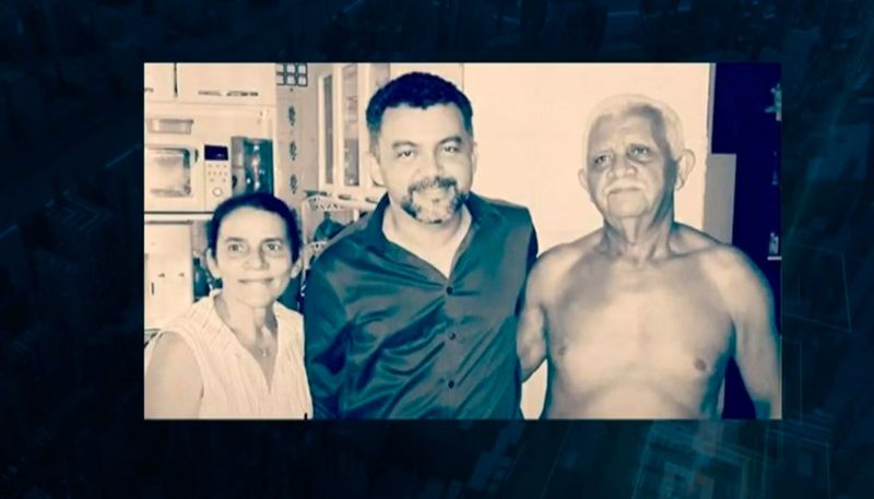 Graça e Jesuíno, pais de Cleber (ao centro) foram assassinados (Foto: Reprodução / SBT)