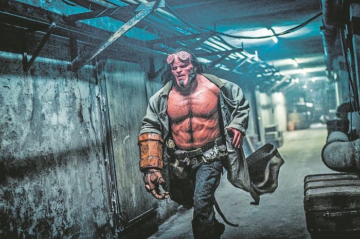 Em “Hellboy”, inspirado nos quadrinhos, o anti-herói enfrenta uma poderosa feiticeira (Foto: Divulgação)