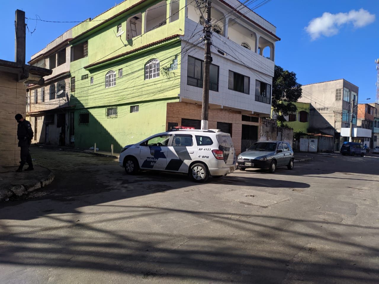 Dois suspeitos renderam um motorista de aplicativo e o obrigaram a levá-los até o local, onde dispararam (Foto: Júlia Afonso)