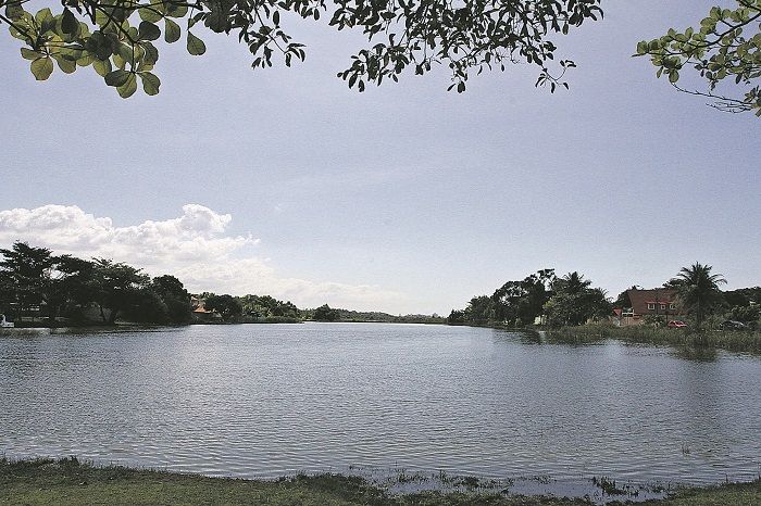 Lagoa do bairro Morada da Barra, em Vila Velha, vem sendo usada para a prática de esportes náuticos (Foto: Kadidja Fernandes/AT)