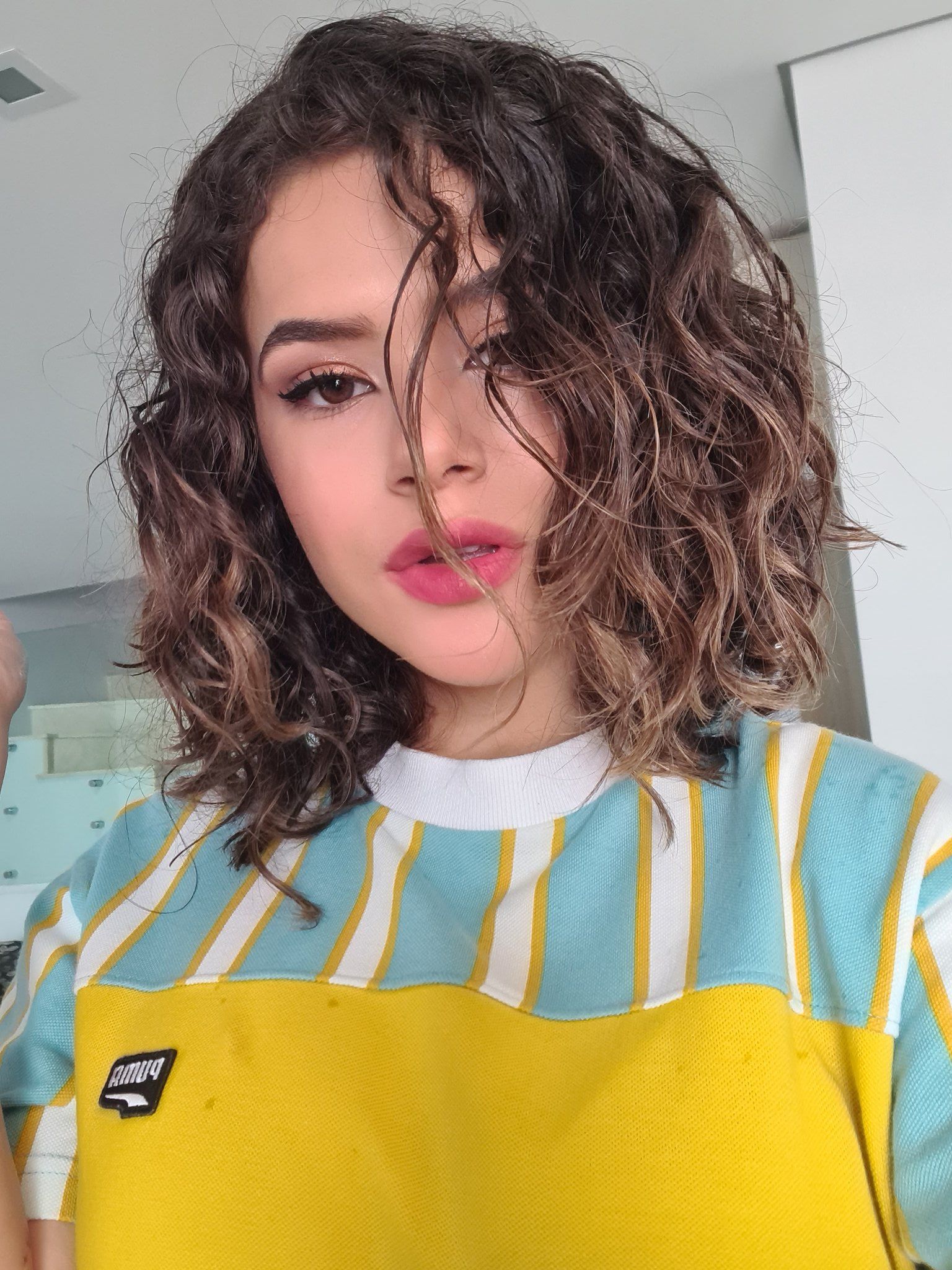 Maísa postou foto dos cachos (Foto: Reprodução Twitter)