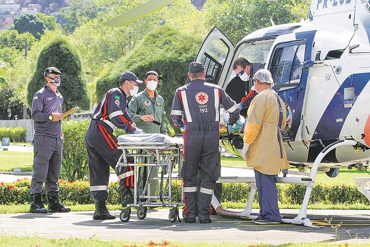 Menina ficou em estado grave e foi trazida de helicóptero de Marechal Floriano para um hospital público de Vitória (Foto: Fábio Nunes/AT)