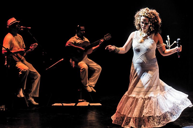 História e homenagem a Clara Nunes no espetáculo “O Canto da Guerreira” (Foto: Divulgação/Jessica Subtil)
