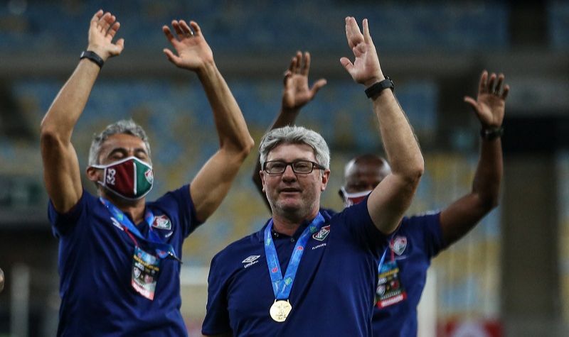 Odair e comissão técnica (Foto: Lucas Merçon/ Fluminense FC)
