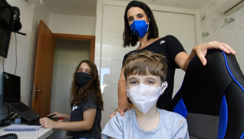 Alessandra Simão com os filhos João Pedro e Beatriz: mais segurança (Foto: Dayana souza / AT)