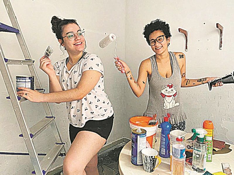 As amigas Cecília Ribeiro Milliorelli, 22, e Raira Luana Védova, 25 (Foto: Kadidja Fernandes/ AT)
