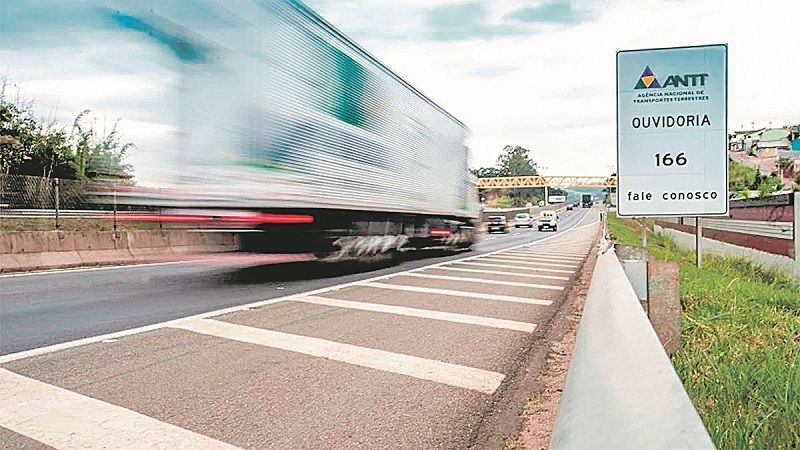 Placa da ANTT em rodovia: agência pediu a abertura de 402 vagas, para cargos de níveis médio e superior (Foto: Divulgação)