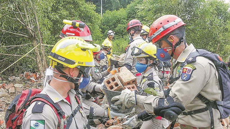 Bombeiros do Paraná está entre os órgãos que vão reabrir inscrição (Foto: Divulgação/Corpo de Bombeiros do Paraná — 01/03/2016)
