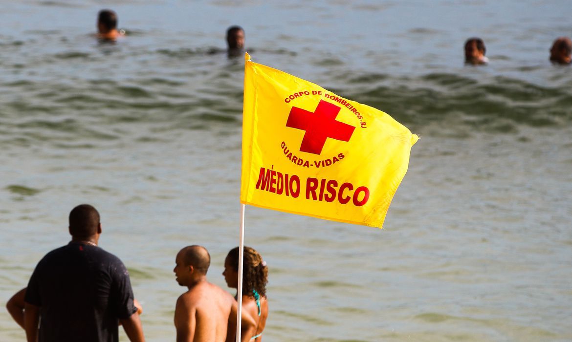 Praia no Rio de Janeiro (Foto: Fernando Frazão/ Agência Brasil)