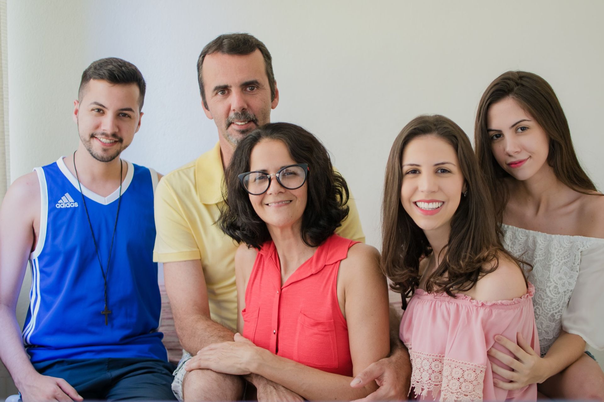 Josemar com a mulher, Aparecida, e os filhos, Hendrew, Milena e Halanna (Foto: Reprodução/ Facebook)