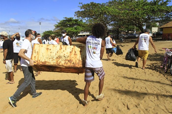 Moradores realizaram protesto (Foto: Dayana Souza/ AT)