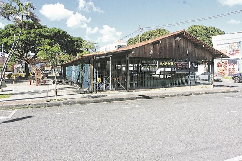 A quadra da bocha teve cadeado quebrado e vários equipamentos foram levados. (Foto: Kadidja Fernandes/AT)