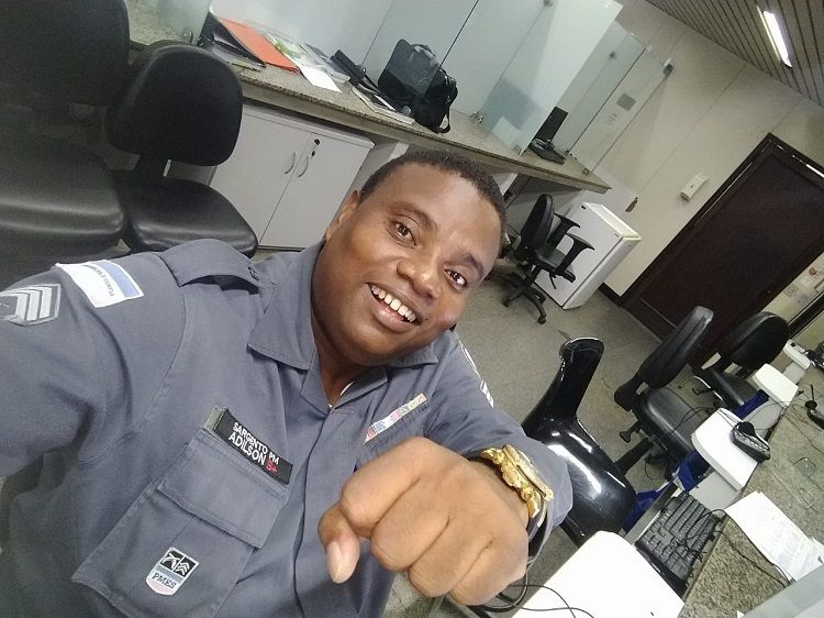 Foto publicada pelo sargento para comemorar 31 anos e 2 meses na PM (Foto: Reprodução/Redes Sociais)