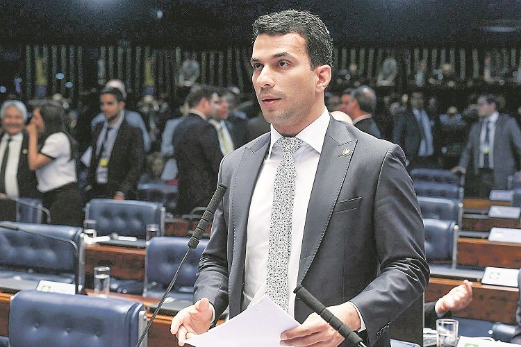 Senador Irajá restringiu ao período de pandemia a validade dos acordos individuais acima das leis trabalhistas (Foto: Roque de Sá/Agência Senado - 11/12/2019)