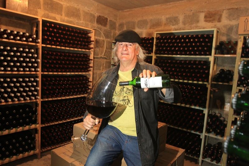 Sereno Gardin Rubert, de 63 anos, tem uma vinícola em Victor Hugo, Marechal Floriano. (Foto: Kadidja Fernandes/AT)