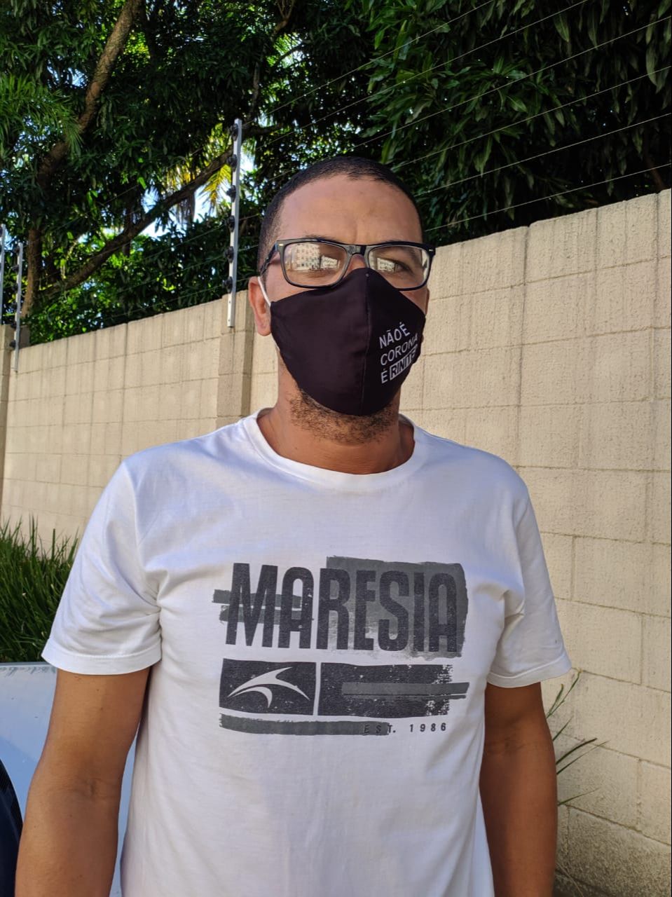 O operador de caixa Alexsandro Teixeira, de 41 anos, que mora no condomínio do servidor (Foto: Júlia Afonso)
