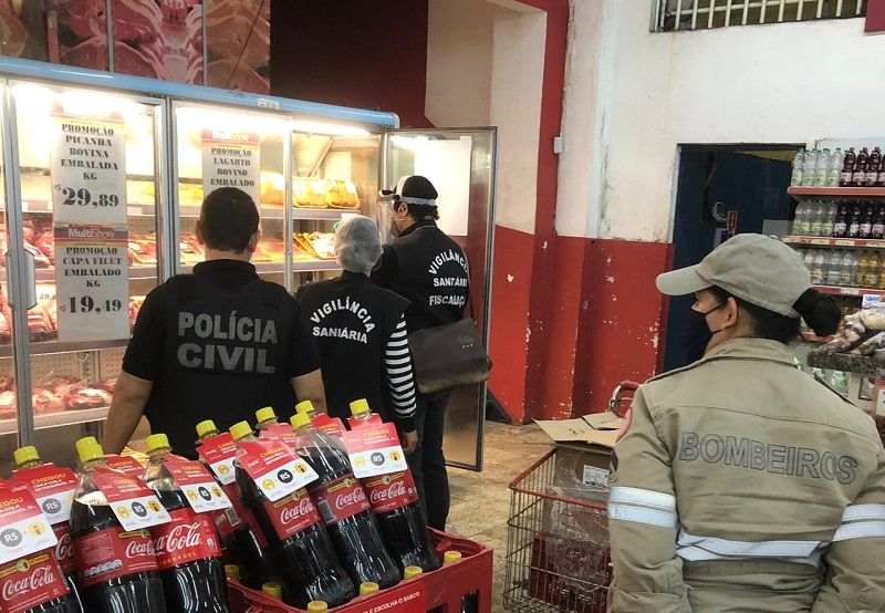 Supermercado interditado em Jacaraípe, na Serra. (Foto: Divulgação PC)