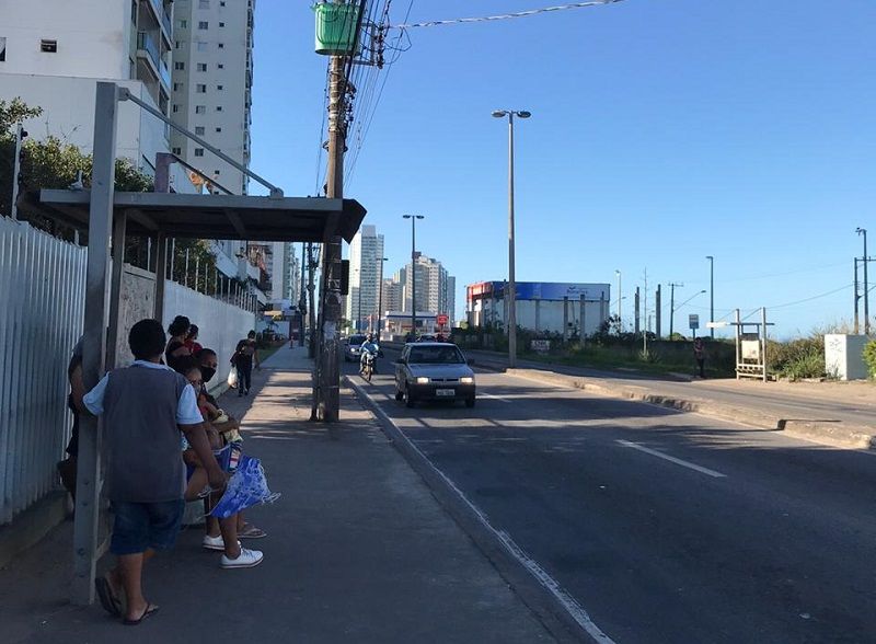A dupla estava em uma moto realizando um arrastão pelas ruas de bairros de Vila Velha, quando foram atropelados por um motorista (Foto: Jaciele Simoura)