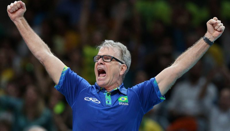 Bernardinho já comandou a Seleção Feminina de Vôlei (Foto: Inovafoto/CBV)