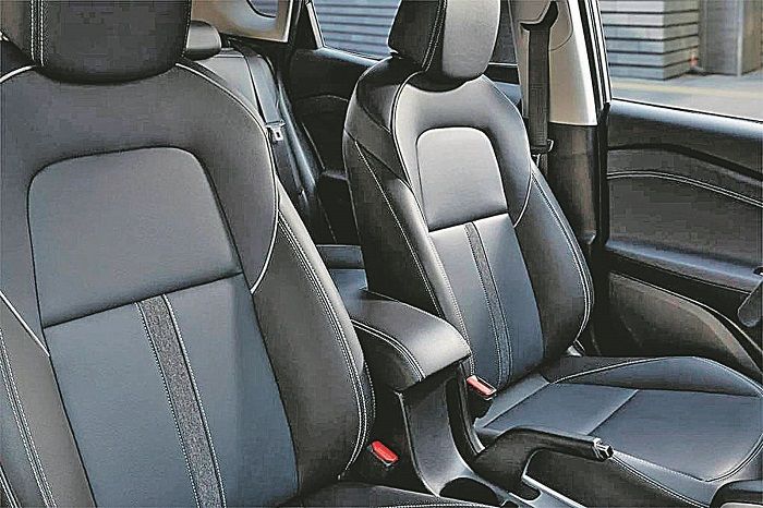 Bancos de couro têm tom azulado (Foto: Assessoria General Motors)