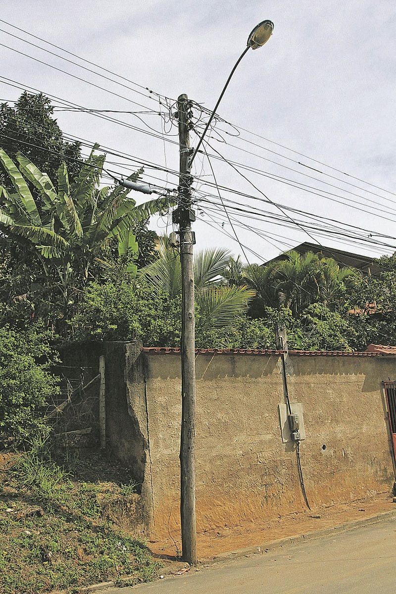 Poste no bairro Primavera (Foto: Kadidja Fernandes/ AT)