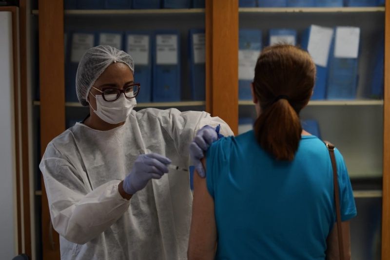Para especialistas, a baixa oferta inicial de doses indica que o Ministério da Saúde terá que definir, com urgência, "as prioridades das prioridades" (Foto: André Sobral/PMV)