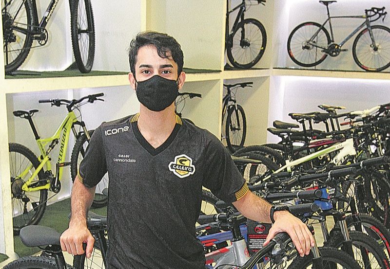 Sérgio Murilo registrou aumento das vendas de bicicletas na sua loja. (Foto: Leone Iglesias/AT)