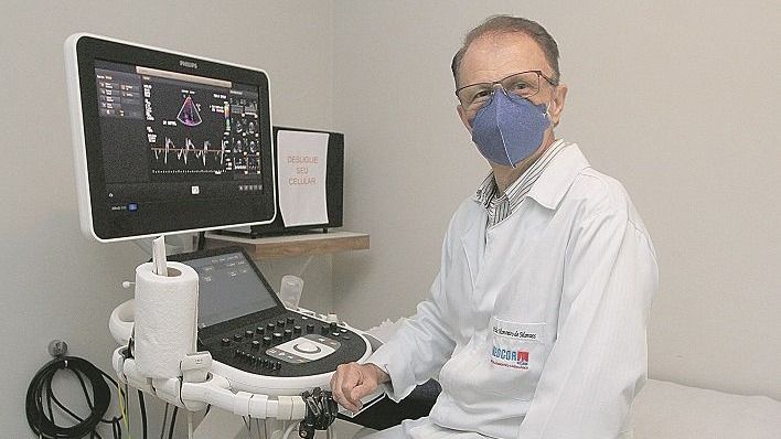 O cardiologista Hélio de Moraes é um dos voluntários. “Há estudos confiáveis que mostram bons resultados” (Foto: Kadidja Fernandes/ AT)