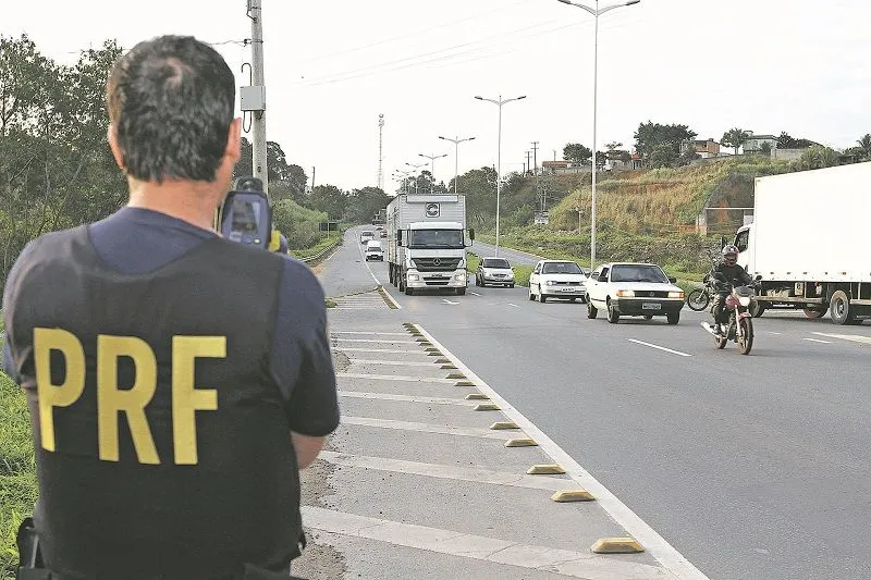 Imagem ilustrativa da imagem Nova seleção da Polícia Rodoviária Federal com salário de até R$ 10.357