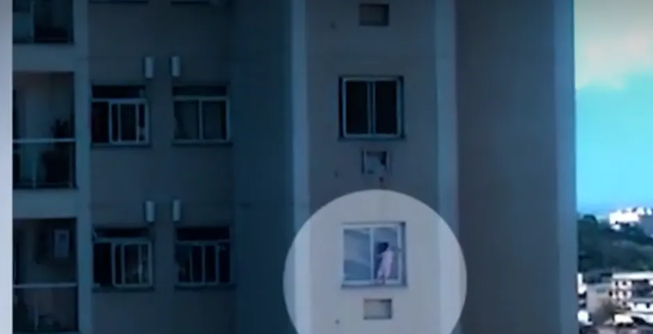 Imagem ilustrativa da imagem Pai prende criança em parapeito de janela do 8º andar de prédio