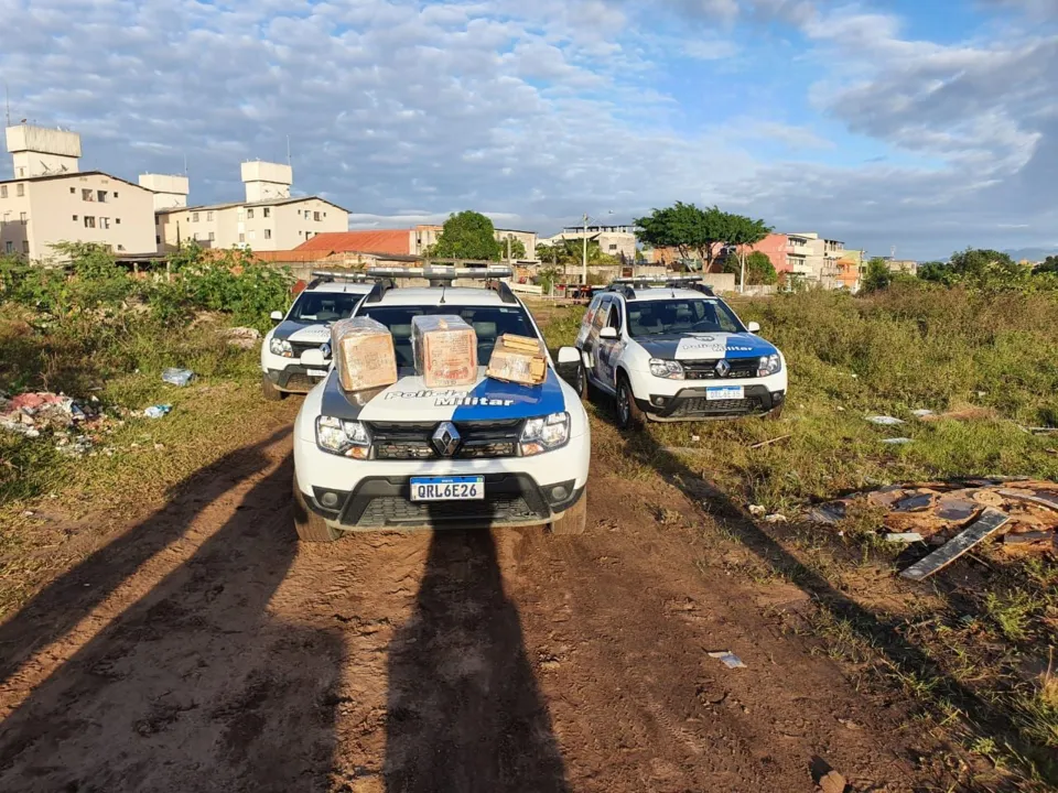 Imagem ilustrativa da imagem Bandidos trocam tiros com polícia e fogem deixando quase 200 quilos de maconha