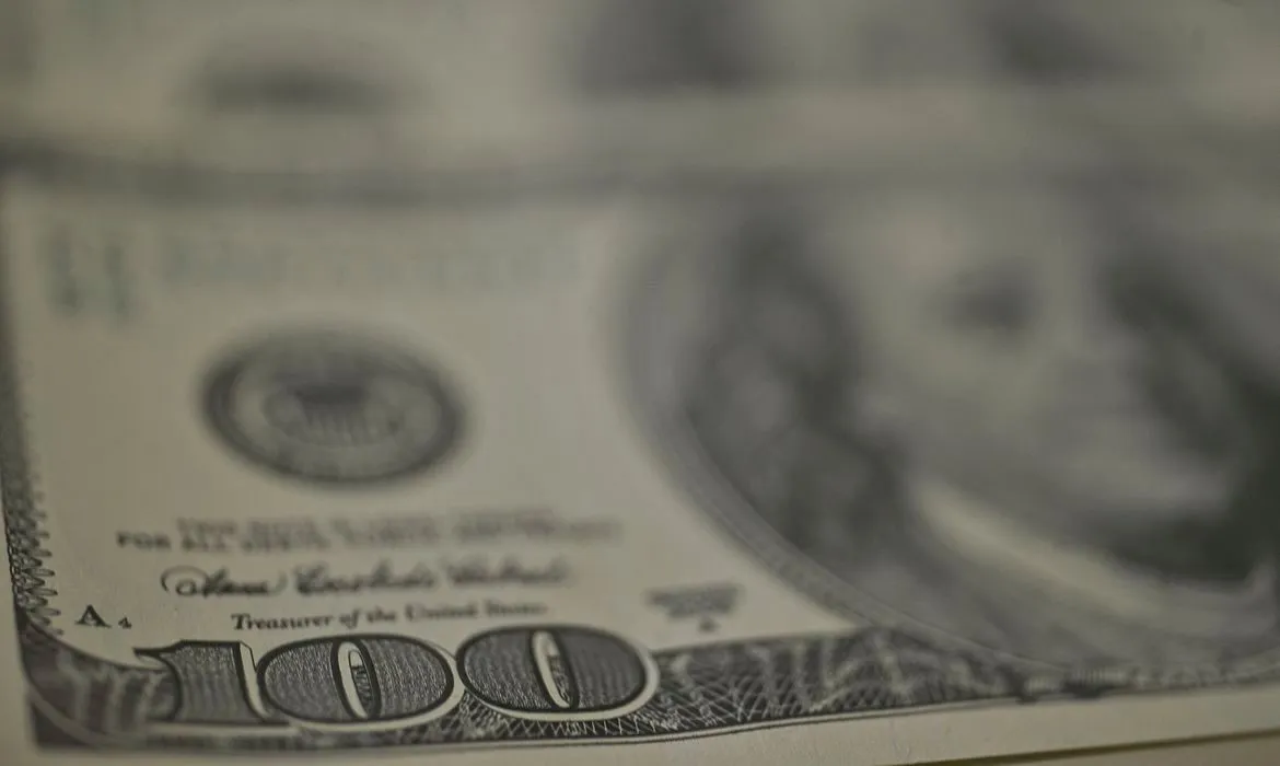 Imagem ilustrativa da imagem Valor do dólar sem prazo para baixar