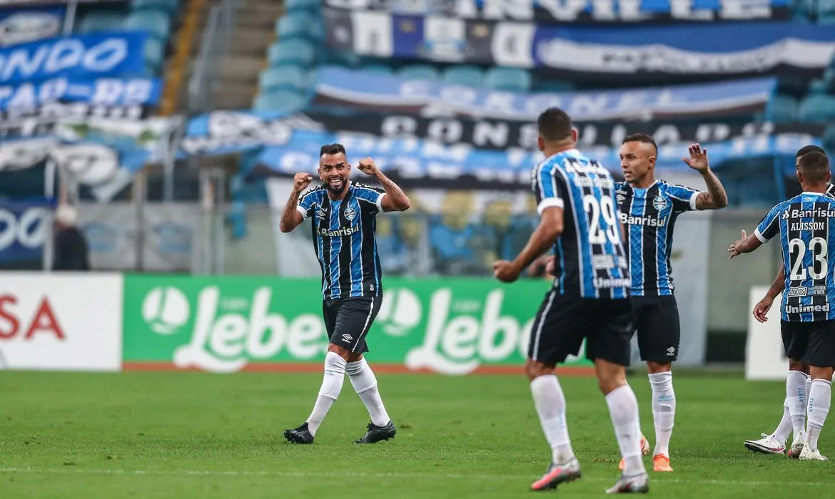 Imagem ilustrativa da imagem Grêmio vence Inter e conquista segundo turno do Gaúcho