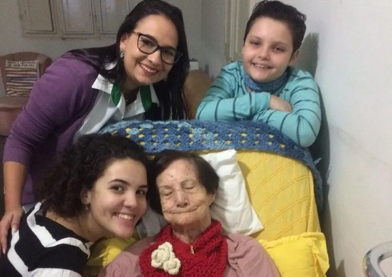 Imagem ilustrativa da imagem Família prepara carreata e serenata para aniversário de idosa de 100 anos