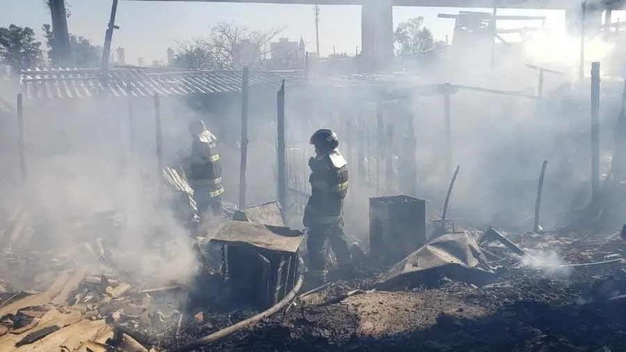 Imagem ilustrativa da imagem Criança de 9 anos morre em incêndio em favela na zona leste de SP