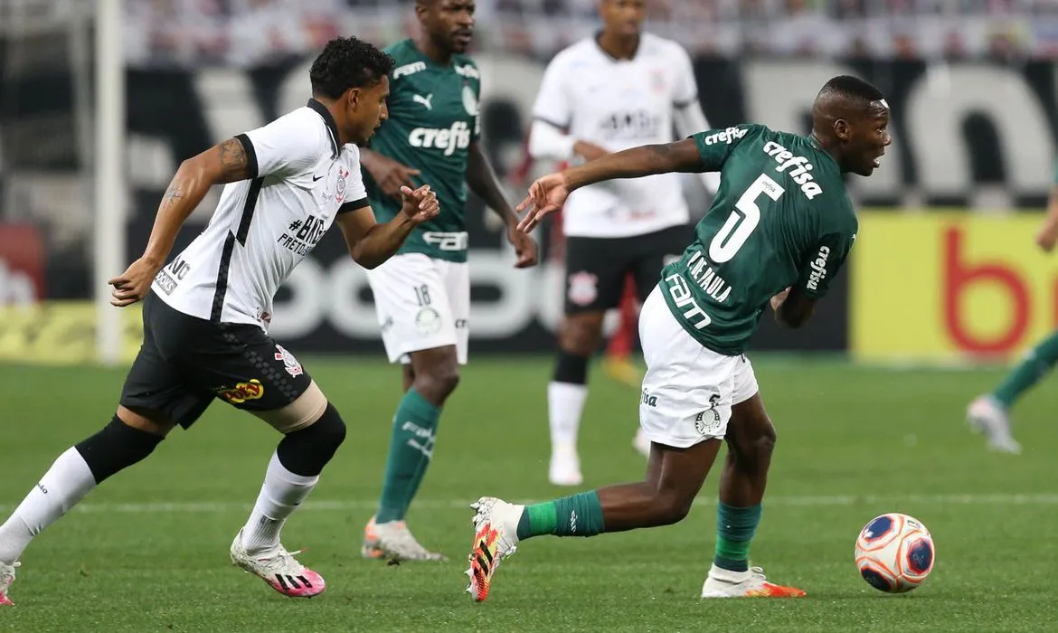 Imagem ilustrativa da imagem Corinthians e Palmeiras abrem final do Paulista com empate sem gols