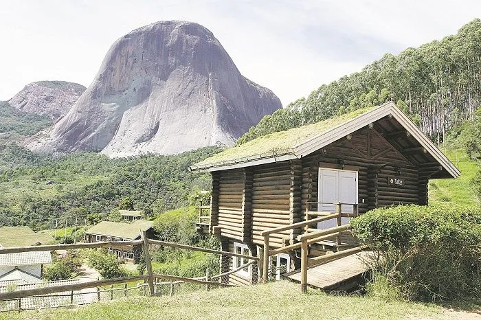 Imagem ilustrativa da imagem Helicópteros pousam de forma irregular no topo da Pedra Azul
