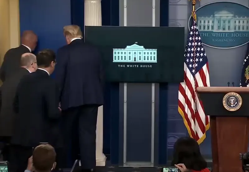 Imagem ilustrativa da imagem VÍDEO | Trump é retirado às pressas de coletiva após tiros na área externa da Casa Branca