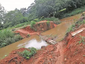 Imagem ilustrativa da imagem Queda de ponte isola comunidade
