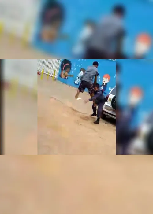 Imagem ilustrativa da imagem VÍDEO | Abordagem termina em chutes, mordida e spray de pimenta entre moradores e PMs