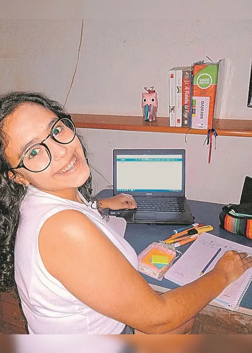 
          Imagem ilustrativa da imagem Professores usam até filtros de aplicativos para tornar aulas atrativas
          