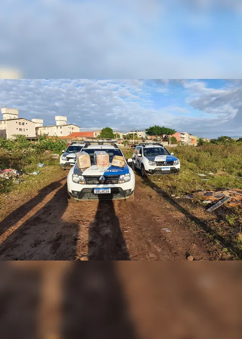 Imagem ilustrativa da imagem Bandidos trocam tiros com polícia e fogem deixando quase 200 quilos de maconha
